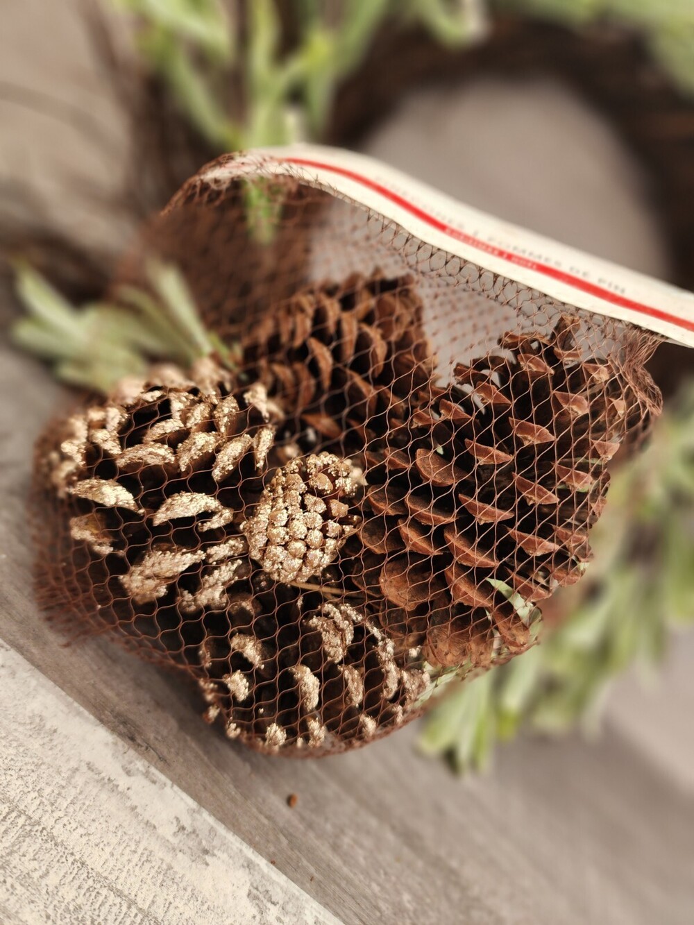 Christmas Pinecones Crafting Seven Piece Set GOLD Glitter Ashland Brand NEW